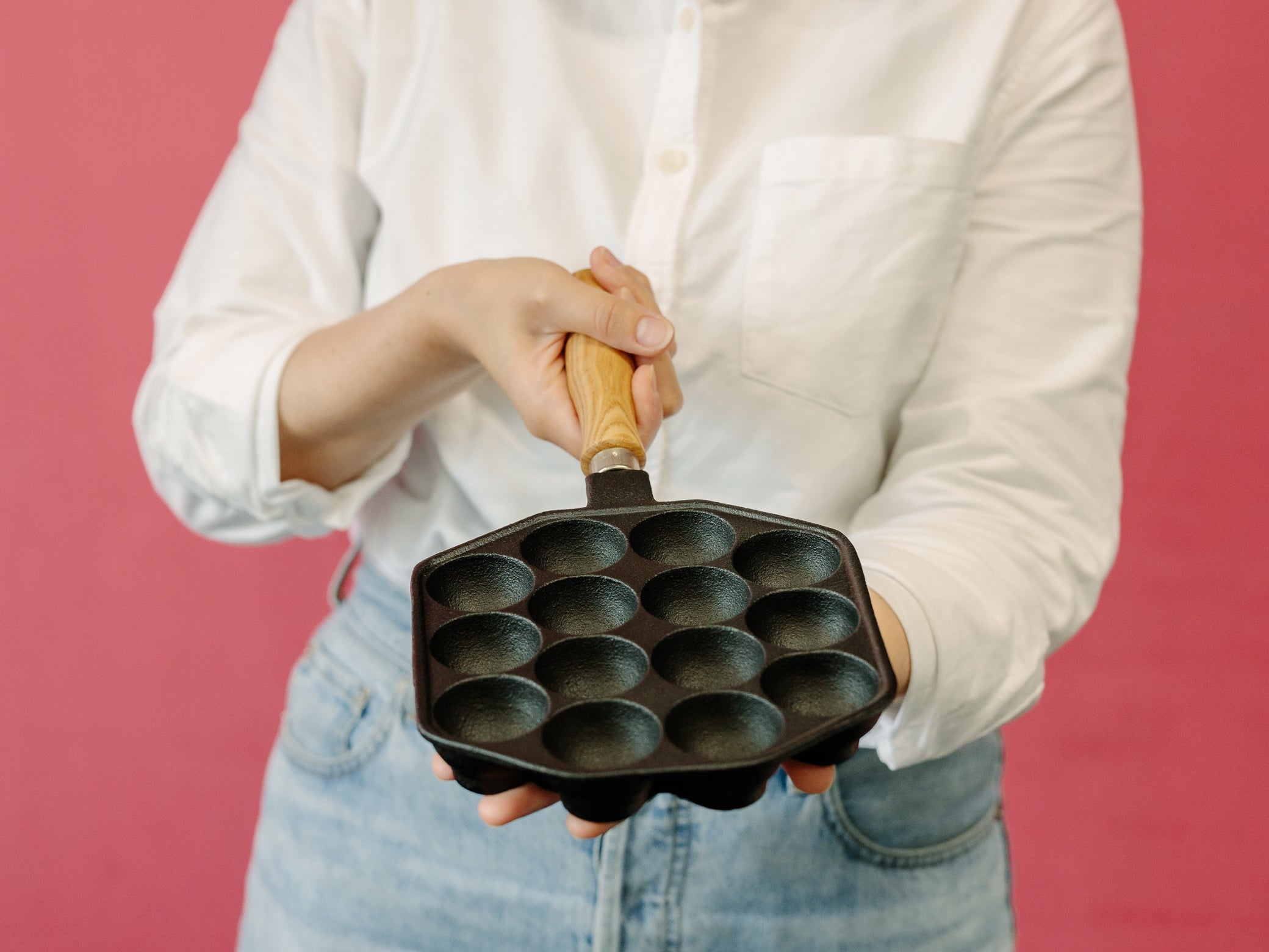 http://www.bentoandcopro.com/cdn/shop/collections/TakoPanTakoyaki_Pan_Induction_Compatible_10.jpg?v=1638756698