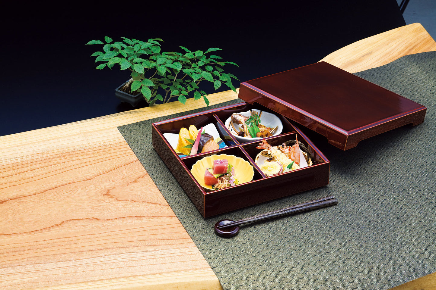 Wooden Shokado Bento | Hinoki (27 cm)