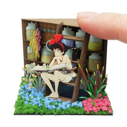 Ghibli Miniatuart Mini | Kiki's Delivery Service - A Witch's Medicinal Cabinet