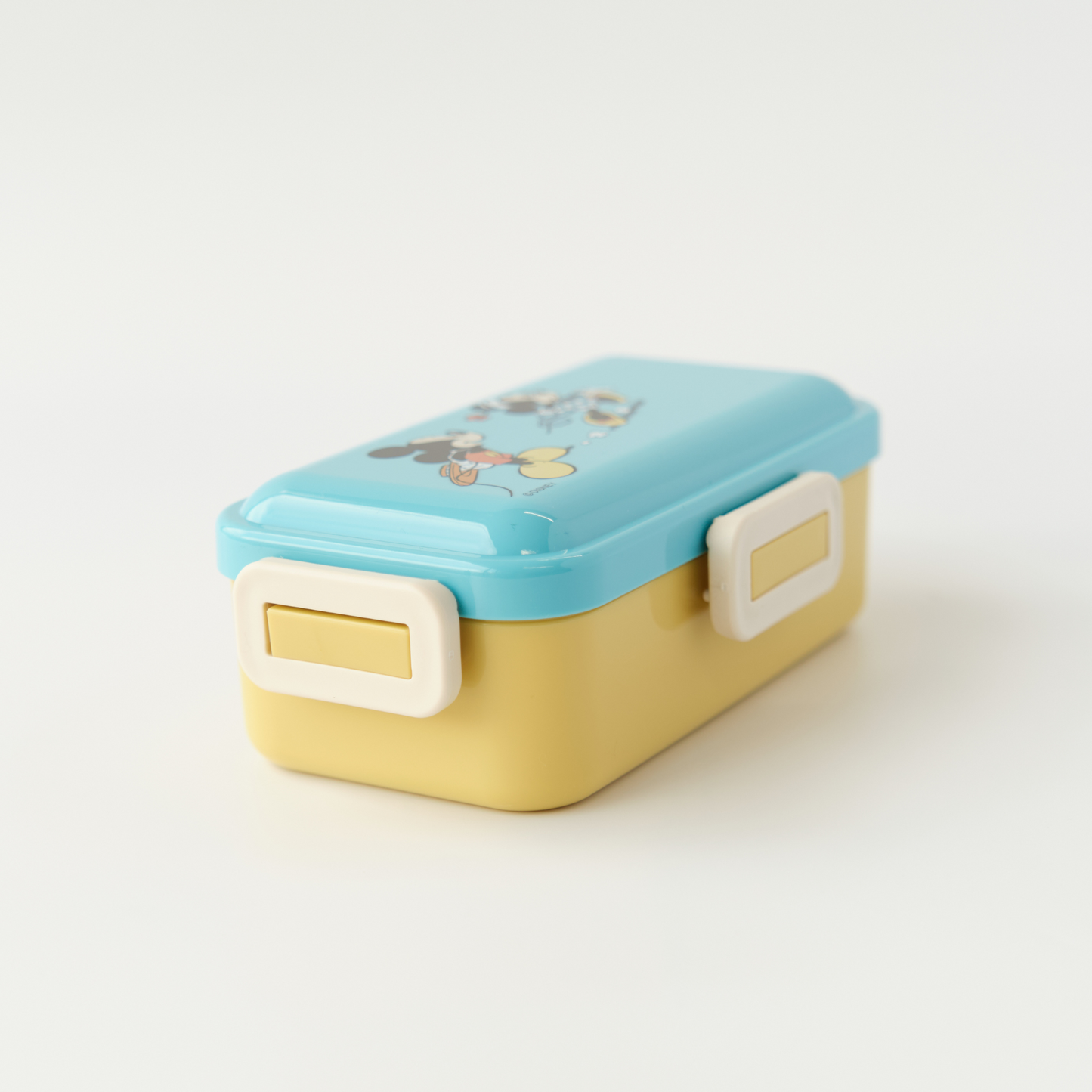 https://www.bentoandcopro.com/cdn/shop/products/RetroMickeyandMinnieSlimBentoBox_530mL_566318_Square_2.png?v=1675756698&width=1445